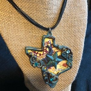 NWT Showcase that Texas Pride!  Beautiful pendant on 6-strand leather Necklace❤️